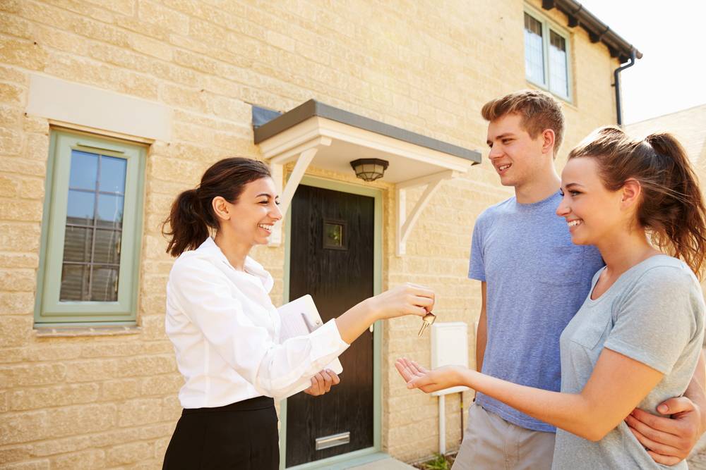 UVH Blog - HOW TO CHOOSE THE BEST ESTATE AGENT TO SELL YOUR HOME