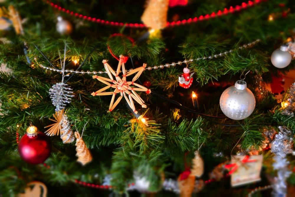 UVH Blog - THE TOP CHRISTMAS TREE TRENDS FOR 2018