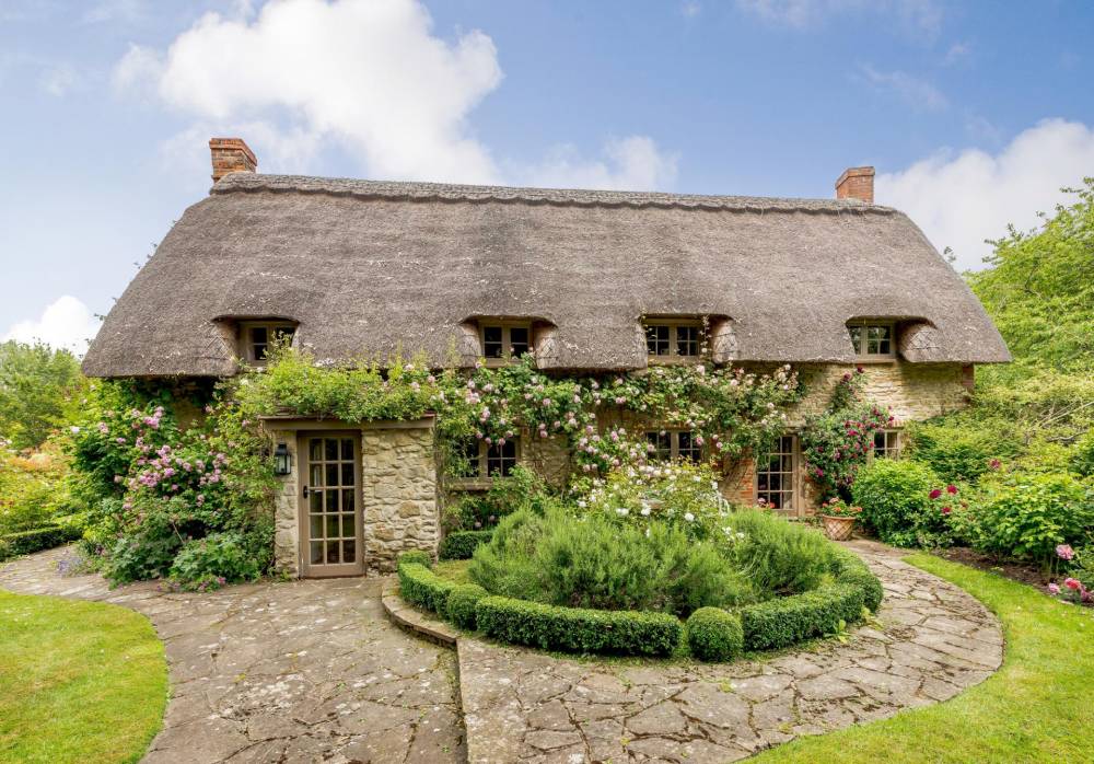 UVH Blog - CHARMING COTTAGES ON THE MARKET